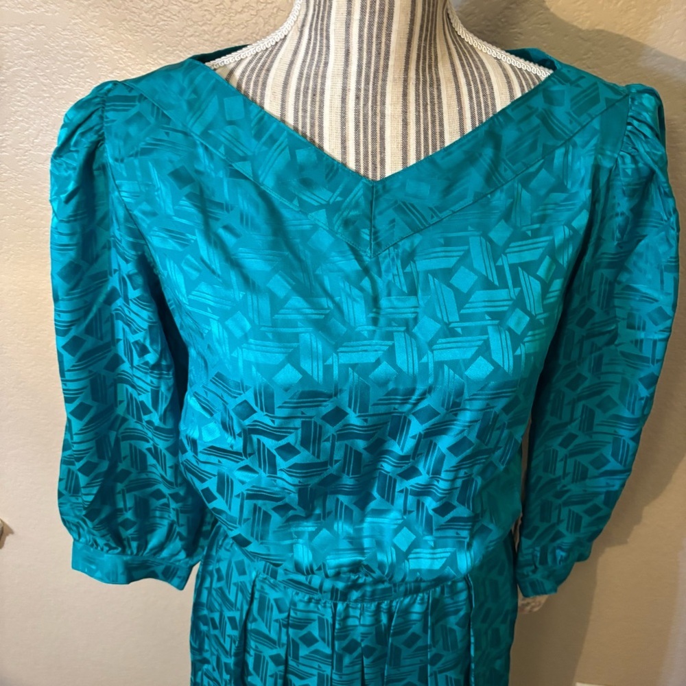Vintage Maggy London Dress Sz 12 100% Silk Jeannene Booher Jade Green Sheen Geo - Picture 2 of 15